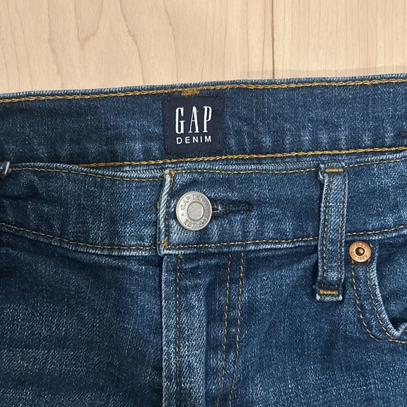 gap 3” jean short - Picture 2 of 3